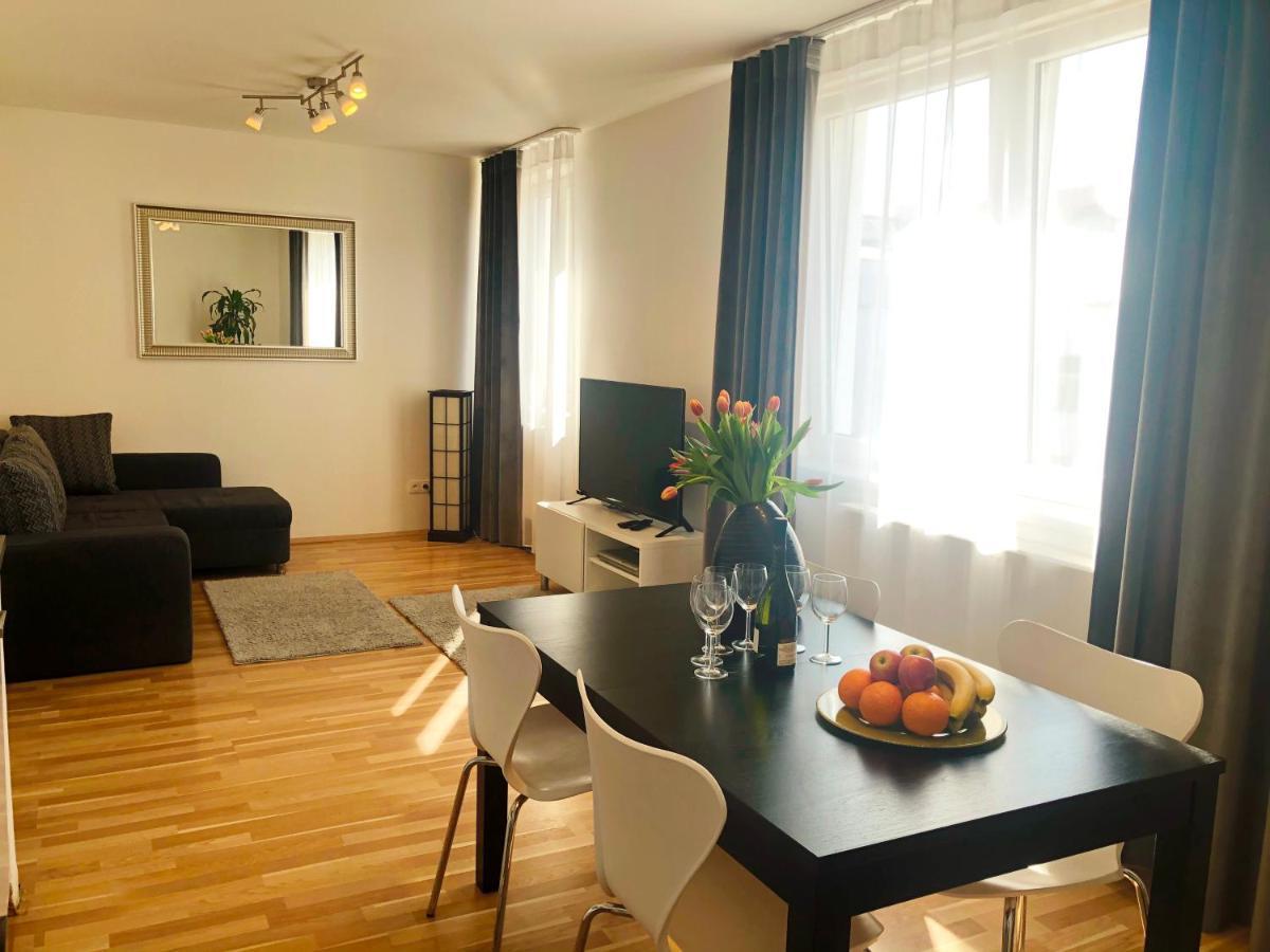 On The Top Apartments Prag Exterior foto